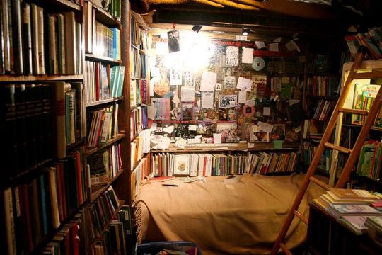 ŞAİRE KAFİYESİZ BİRKAÇ&nbsp;KELİME